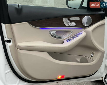 Белый Мерседес Ц-Класс, объемом двигателя 2 л и пробегом 97 тыс. км за 26999 $, фото 28 на Automoto.ua