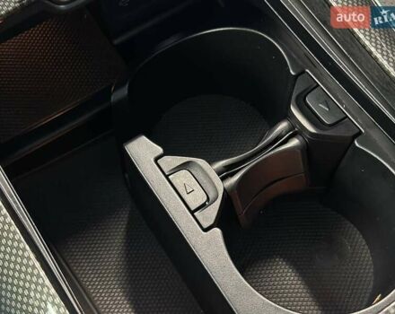 Білий Мерседес Ц-Клас, об'ємом двигуна 2 л та пробігом 36 тис. км за 39990 $, фото 28 на Automoto.ua