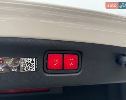 Білий Мерседес Ц-Клас, об'ємом двигуна 1.99 л та пробігом 5 тис. км за 53000 $, фото 17 на Automoto.ua