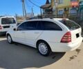 Мерседес Ц-Класс 2004 в Ивано-Франковске на Automoto.ua Белый Мерседес Ц-Класс, объемом двигателя 2.5 л и пробегом 200 тыс. км за 7400 $, фото 1 на Automoto.ua