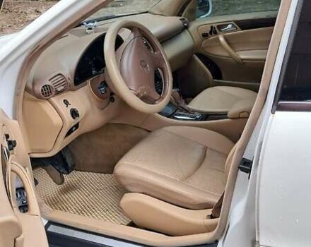 Мерседес Ц-Класс 2004 в Ивано-Франковске на Automoto.ua Белый Мерседес Ц-Класс, объемом двигателя 2.5 л и пробегом 200 тыс. км за 7400 $, фото 2 на Automoto.ua