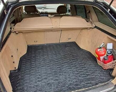 Мерседес Ц-Класс 2004 в Ивано-Франковске на Automoto.ua Белый Мерседес Ц-Класс, объемом двигателя 2.5 л и пробегом 200 тыс. км за 7400 $, фото 5 на Automoto.ua