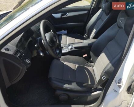 Білий Мерседес Ц-Клас, об'ємом двигуна 2.2 л та пробігом 307 тис. км за 9988 $, фото 2 на Automoto.ua