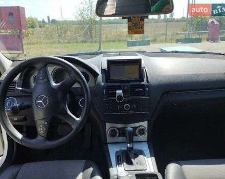 Білий Мерседес Ц-Клас, об'ємом двигуна 2.2 л та пробігом 307 тис. км за 9988 $, фото 8 на Automoto.ua
