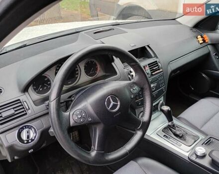 Белый Мерседес Ц-Класс, объемом двигателя 2.1 л и пробегом 360 тыс. км за 9300 $, фото 10 на Automoto.ua