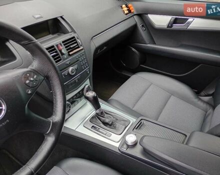 Белый Мерседес Ц-Класс, объемом двигателя 2.1 л и пробегом 360 тыс. км за 9300 $, фото 9 на Automoto.ua