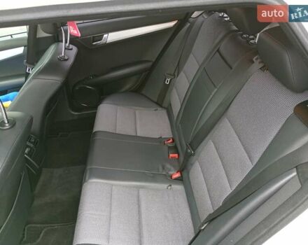 Белый Мерседес Ц-Класс, объемом двигателя 2.1 л и пробегом 360 тыс. км за 9300 $, фото 11 на Automoto.ua