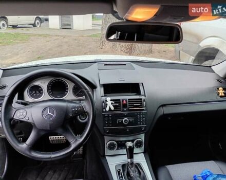 Белый Мерседес Ц-Класс, объемом двигателя 2.1 л и пробегом 360 тыс. км за 9300 $, фото 13 на Automoto.ua