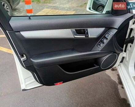 Белый Мерседес Ц-Класс, объемом двигателя 2.1 л и пробегом 360 тыс. км за 9300 $, фото 5 на Automoto.ua