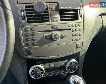 Мерседес Ц-Класс 2010 в Киеве на Automoto.ua Белый Мерседес Ц-Класс, объемом двигателя 2.1 л и пробегом 412 тыс. км за 8990 $, фото 20 на Automoto.ua