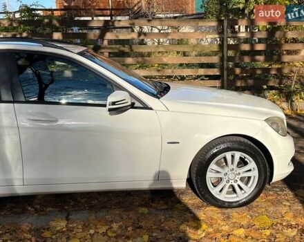 Мерседес Ц-Класс 2010 в Киеве на Automoto.ua Белый Мерседес Ц-Класс, объемом двигателя 2.1 л и пробегом 412 тыс. км за 8990 $, фото 11 на Automoto.ua