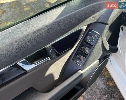 Мерседес Ц-Класс 2010 в Киеве на Automoto.ua Белый Мерседес Ц-Класс, объемом двигателя 2.1 л и пробегом 412 тыс. км за 8990 $, фото 16 на Automoto.ua