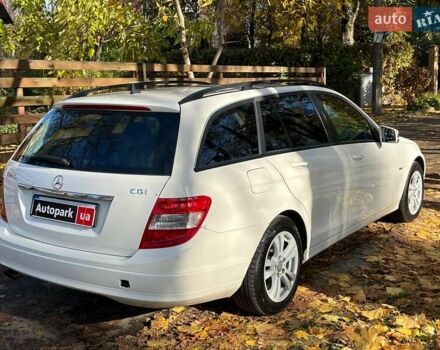 Мерседес Ц-Класс 2010 в Киеве на Automoto.ua Белый Мерседес Ц-Класс, объемом двигателя 2.1 л и пробегом 412 тыс. км за 8990 $, фото 10 на Automoto.ua
