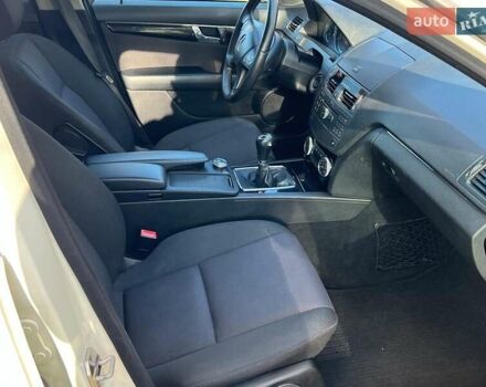 Мерседес Ц-Класс 2010 в Киеве на Automoto.ua Белый Мерседес Ц-Класс, объемом двигателя 2.1 л и пробегом 412 тыс. км за 8990 $, фото 29 на Automoto.ua