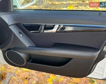 Мерседес Ц-Класс 2010 в Киеве на Automoto.ua Белый Мерседес Ц-Класс, объемом двигателя 2.1 л и пробегом 412 тыс. км за 8990 $, фото 32 на Automoto.ua