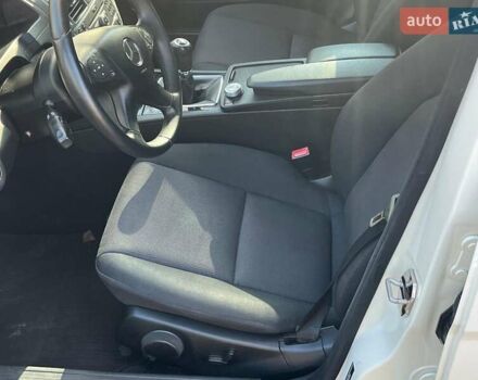 Мерседес Ц-Класс 2010 в Киеве на Automoto.ua Белый Мерседес Ц-Класс, объемом двигателя 2.1 л и пробегом 412 тыс. км за 8990 $, фото 24 на Automoto.ua