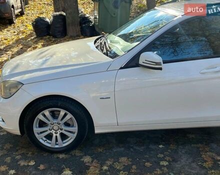 Мерседес Ц-Класс 2010 в Киеве на Automoto.ua Белый Мерседес Ц-Класс, объемом двигателя 2.1 л и пробегом 412 тыс. км за 8990 $, фото 5 на Automoto.ua