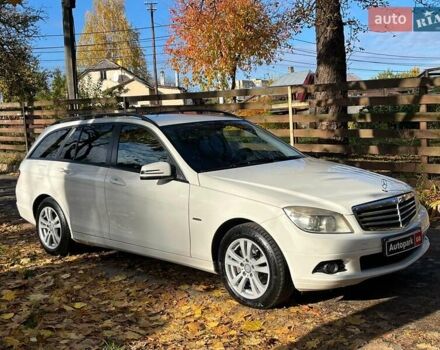 Мерседес Ц-Класс 2010 в Киеве на Automoto.ua Белый Мерседес Ц-Класс, объемом двигателя 2.1 л и пробегом 412 тыс. км за 8990 $, фото 3 на Automoto.ua