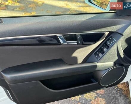 Мерседес Ц-Класс 2010 в Киеве на Automoto.ua Белый Мерседес Ц-Класс, объемом двигателя 2.1 л и пробегом 412 тыс. км за 8990 $, фото 15 на Automoto.ua