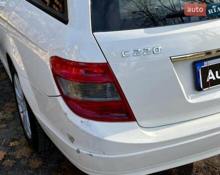 Мерседес Ц-Класс 2010 в Киеве на Automoto.ua Белый Мерседес Ц-Класс, объемом двигателя 2.1 л и пробегом 412 тыс. км за 8990 $, фото 13 на Automoto.ua