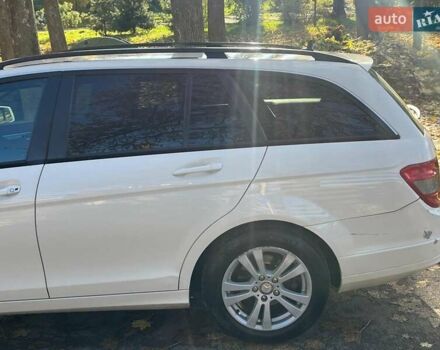 Мерседес Ц-Класс 2010 в Киеве на Automoto.ua Белый Мерседес Ц-Класс, объемом двигателя 2.1 л и пробегом 412 тыс. км за 8990 $, фото 6 на Automoto.ua