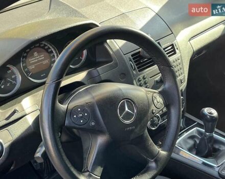 Мерседес Ц-Класс 2010 в Киеве на Automoto.ua Белый Мерседес Ц-Класс, объемом двигателя 2.1 л и пробегом 412 тыс. км за 8990 $, фото 18 на Automoto.ua