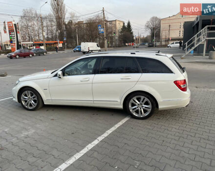 Белый Мерседес Ц-Класс, объемом двигателя 2.14 л и пробегом 318 тыс. км за 12500 $, фото 14 на Automoto.ua