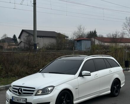 Белый Мерседес Ц-Класс, объемом двигателя 2.1 л и пробегом 322 тыс. км за 10400 $, фото 1 на Automoto.ua
