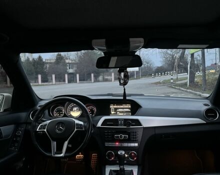 Белый Мерседес Ц-Класс, объемом двигателя 2.1 л и пробегом 322 тыс. км за 10400 $, фото 5 на Automoto.ua