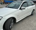 Белый Мерседес Ц-Класс, объемом двигателя 2.1 л и пробегом 300 тыс. км за 10040 $, фото 2 на Automoto.ua