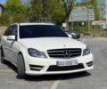 Белый Мерседес Ц-Класс, объемом двигателя 2.2 л и пробегом 210 тыс. км за 12000 $, фото 2 на Automoto.ua