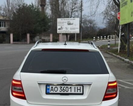 Белый Мерседес Ц-Класс, объемом двигателя 2.1 л и пробегом 322 тыс. км за 10400 $, фото 2 на Automoto.ua