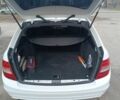 Білий Мерседес Ц-Клас, об'ємом двигуна 2 л та пробігом 278 тис. км за 8500 $, фото 18 на Automoto.ua