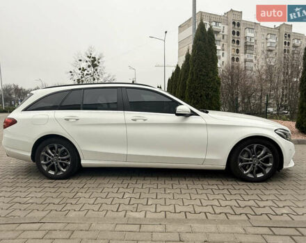 Білий Мерседес Ц-Клас, об'ємом двигуна 2.2 л та пробігом 339 тис. км за 16800 $, фото 2 на Automoto.ua