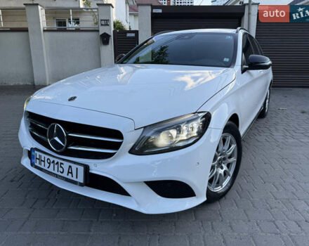 Белый Мерседес Ц-Класс, объемом двигателя 1.95 л и пробегом 139 тыс. км за 29000 $, фото 3 на Automoto.ua