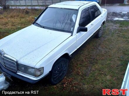 Белый Мерседес Ц-Класс, объемом двигателя 2 л и пробегом 333 тыс. км за 850 $, фото 1 на Automoto.ua