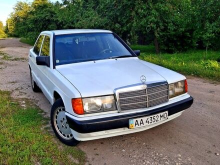 Мерседес Ц-Клас 1989 у Носовке на Automoto.ua Білий Мерседес Ц-Клас, об'ємом двигуна 2 л та пробігом 250 тис. км за 2400 $, фото 1 на Automoto.ua