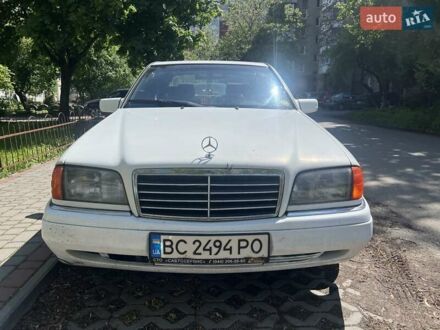 Мерседес Ц-Класс 1995 в Ивано-Франковске на Automoto.ua Белый Мерседес Ц-Класс, объемом двигателя 2.8 л и пробегом 270 тыс. км за 1300 $, фото 1 на Automoto.ua