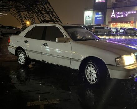 Белый Мерседес Ц-Класс, объемом двигателя 0 л и пробегом 230 тыс. км за 1000 $, фото 1 на Automoto.ua