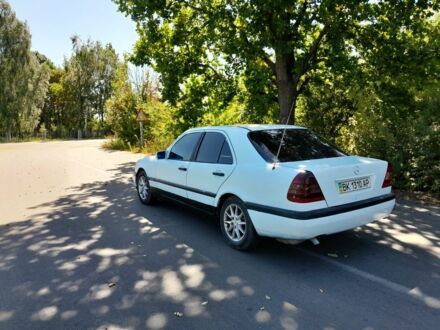 Мерседес Ц-Класс 1996 в Житомире на Automoto.ua Белый Мерседес Ц-Класс, объемом двигателя 1.8 л и пробегом 1 тыс. км за 1000 $, фото 1 на Automoto.ua
