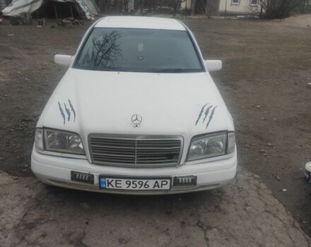 Белый Мерседес Ц-Класс, объемом двигателя 1.8 л и пробегом 30 тыс. км за 1894 $, фото 1 на Automoto.ua