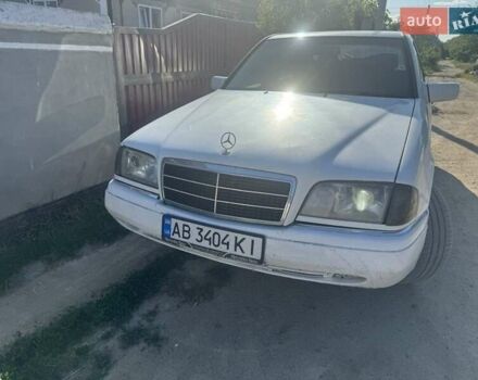 Белый Мерседес Ц-Класс, объемом двигателя 1.8 л и пробегом 350 тыс. км за 1800 $, фото 1 на Automoto.ua