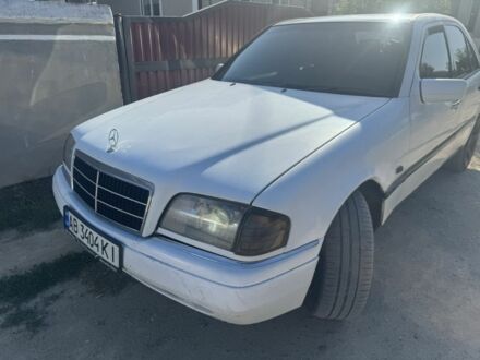 Белый Мерседес Ц-Класс, объемом двигателя 1.8 л и пробегом 350 тыс. км за 1800 $, фото 1 на Automoto.ua