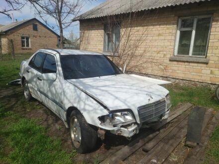 Белый Мерседес Ц-Класс, объемом двигателя 0 л и пробегом 400 тыс. км за 1500 $, фото 1 на Automoto.ua