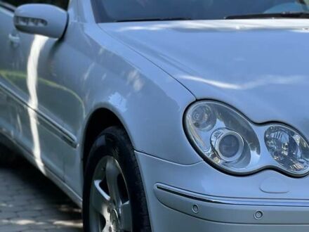 Мерседес Ц-Класс 2001 в Заставной на Automoto.ua Белый Мерседес Ц-Класс, объемом двигателя 2.7 л и пробегом 340 тыс. км за 5500 $, фото 1 на Automoto.ua