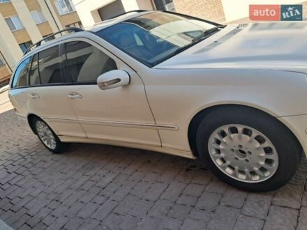 Белый Мерседес Ц-Класс, объемом двигателя 2.6 л и пробегом 240 тыс. км за 7000 $, фото 1 на Automoto.ua