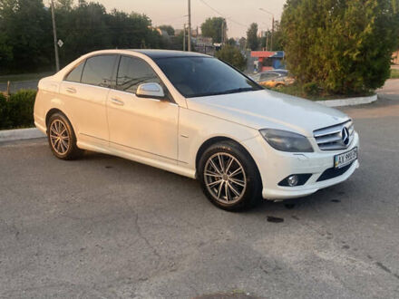 Белый Мерседес Ц-Класс, объемом двигателя 1.8 л и пробегом 201 тыс. км за 8000 $, фото 1 на Automoto.ua