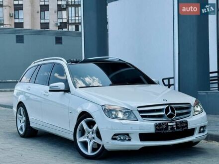 Мерседес Ц-Класс 2009 в Черкассах на Automoto.ua Белый Мерседес Ц-Класс, объемом двигателя 3 л и пробегом 223 тыс. км за 10300 $, фото 1 на Automoto.ua