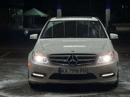 Белый Мерседес Ц-Класс, объемом двигателя 3 л и пробегом 260 тыс. км за 9250 $, фото 1 на Automoto.ua