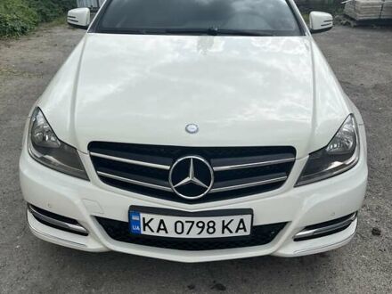 Мерседес Ц-Клас 2011 у Фастове на Automoto.ua Білий Мерседес Ц-Клас, об'ємом двигуна 1.8 л та пробігом 97 тис. км за 12900 $, фото 1 на Automoto.ua